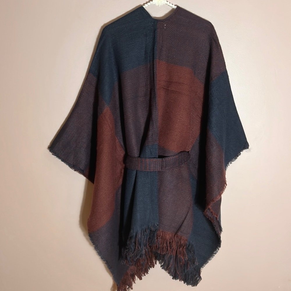 H Halston Ruana - Picture 5 of 10